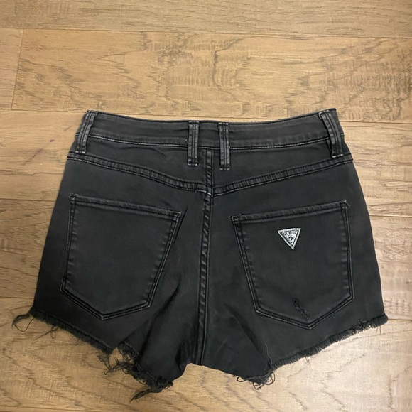 Black guess shorts - Picture 3 of 3